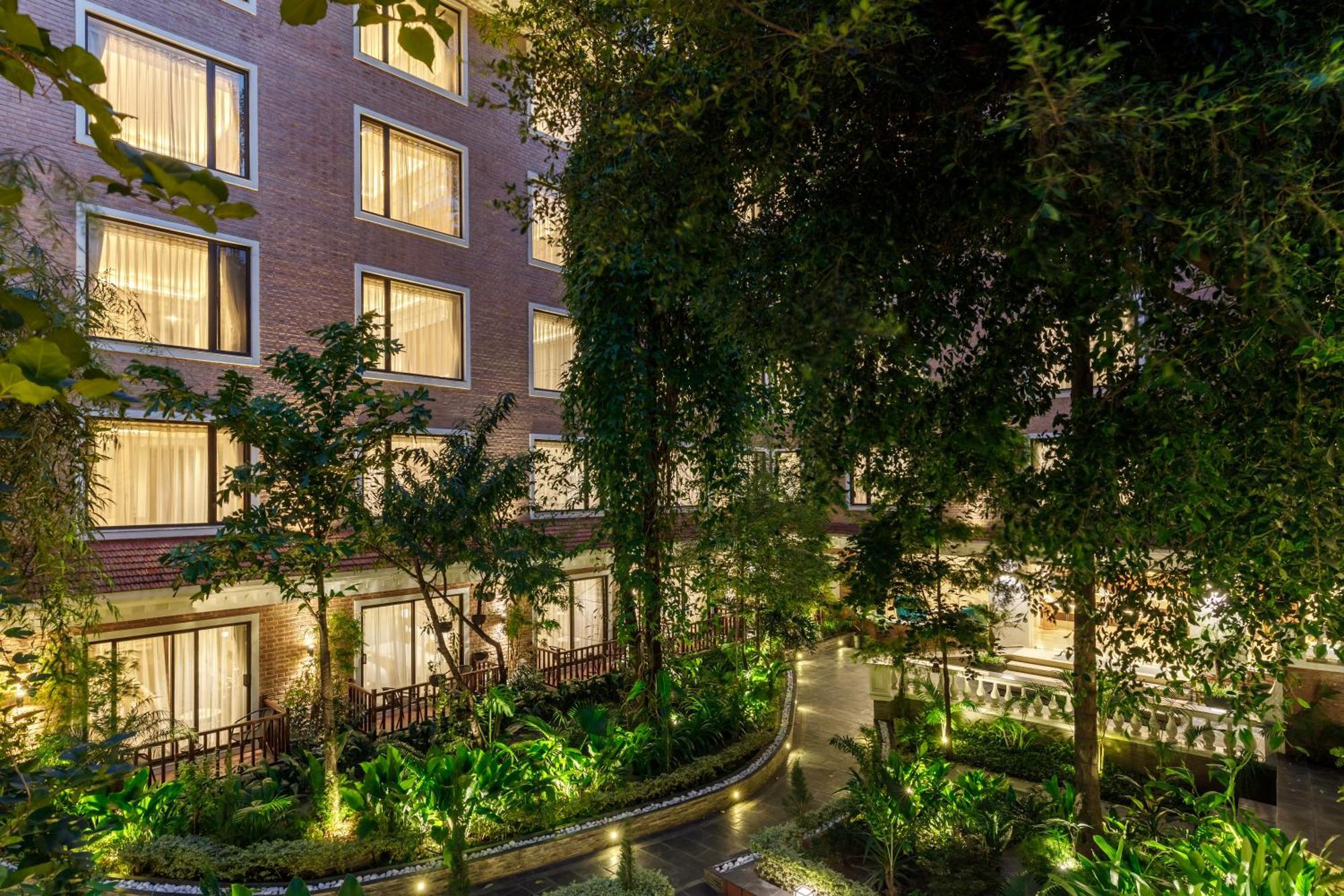 Hotel Thrive, A Tropical Courtyard Katmandú Exterior foto